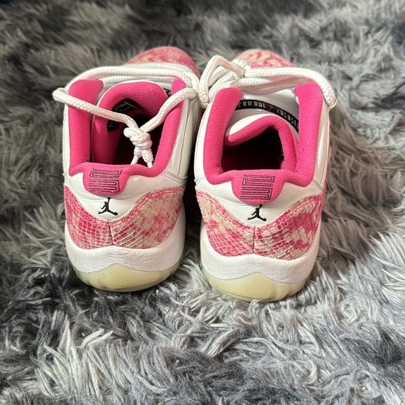Wmns Air Jordan 11 Retro Low 'Pink Snakeskin' - Picture 3 of 4